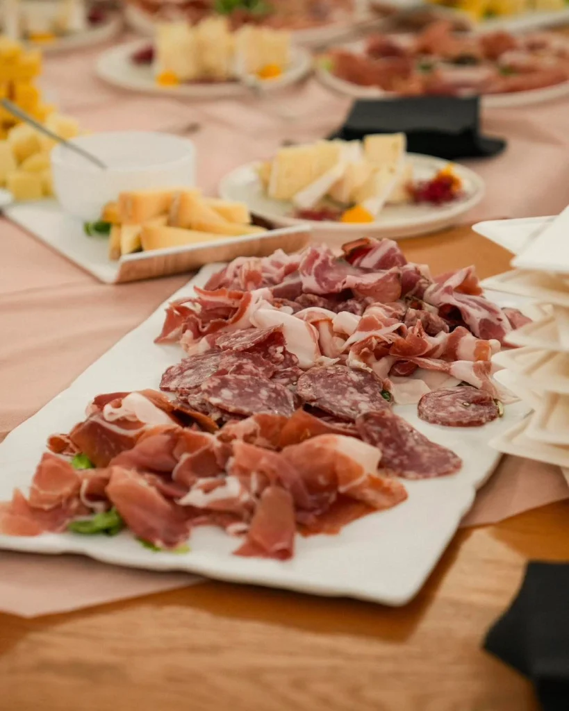 Tagliere di salumi e formaggi del buffet per eventi a Dimora Giulia, Bari
